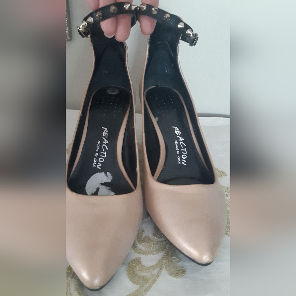 "FREE WITH PURCHASE" Women's Size 8 Kenneth Cole Ballet Baddie Style Heels